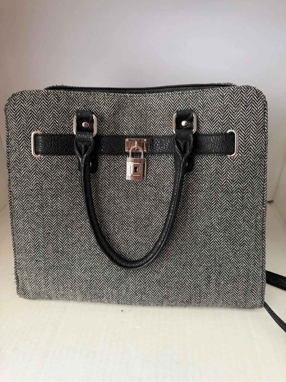 N/A stylish herringbone